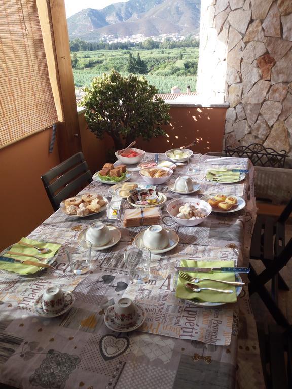 La Pavoncella Bed & Breakfast วิลลาปุตซู ภายนอก รูปภาพ